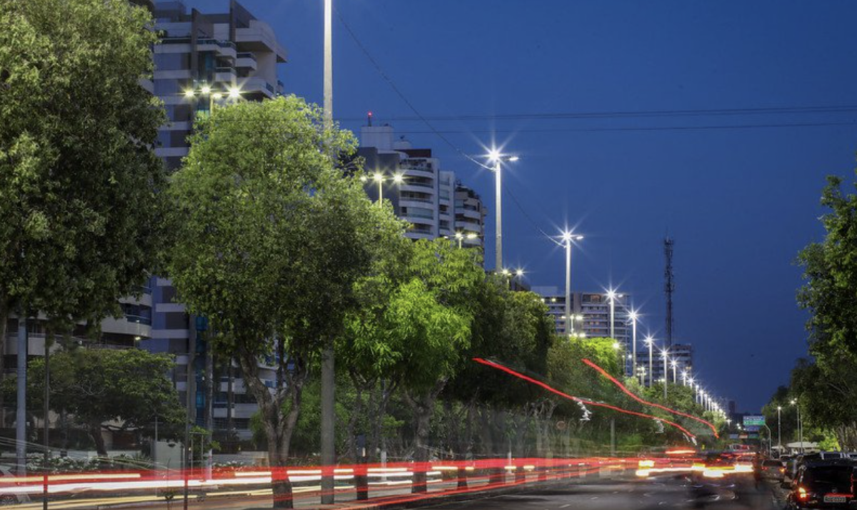 Prefeitura reforça iluminação pública na Ponta Negra instalação de