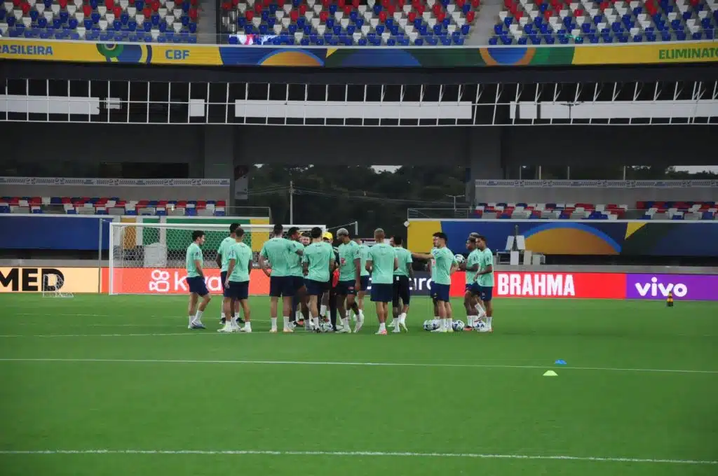 À espera de Gabriel Jesus Diniz comanda 1º treino como técnico da