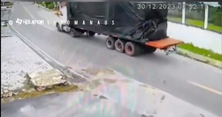 Carreta Tomba E Quase Esmaga Carro Em Manaus Veja V Deo Manaustime