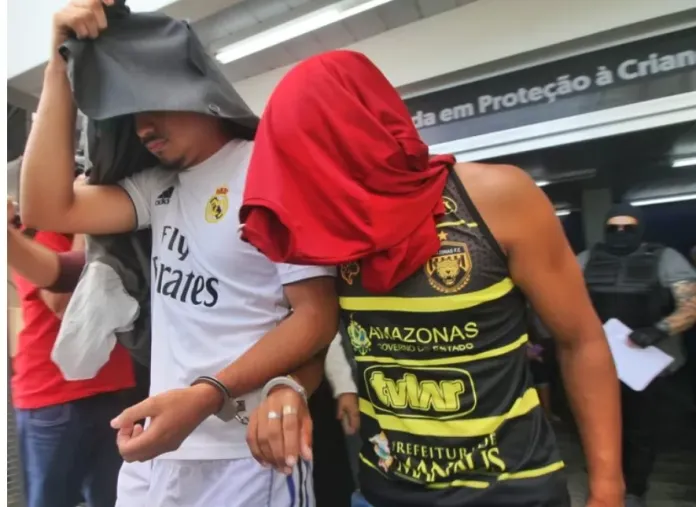 a garota havia marcado um encontro com o rapaz