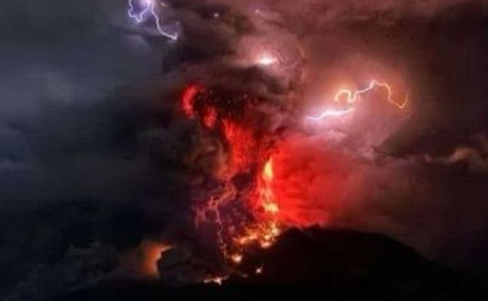 erupção na Indonésia