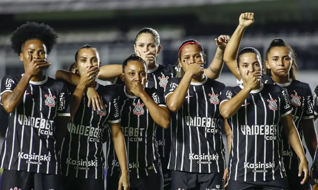 Brasileirão Feminino é marcada por protestos