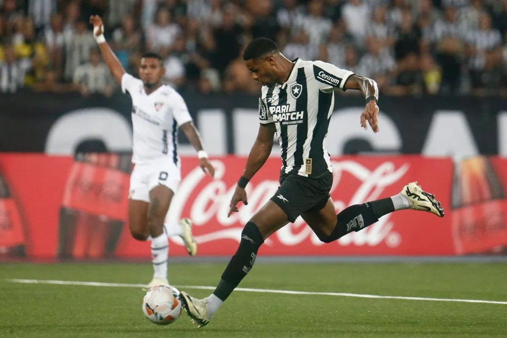 Botafogo vence a LDU
