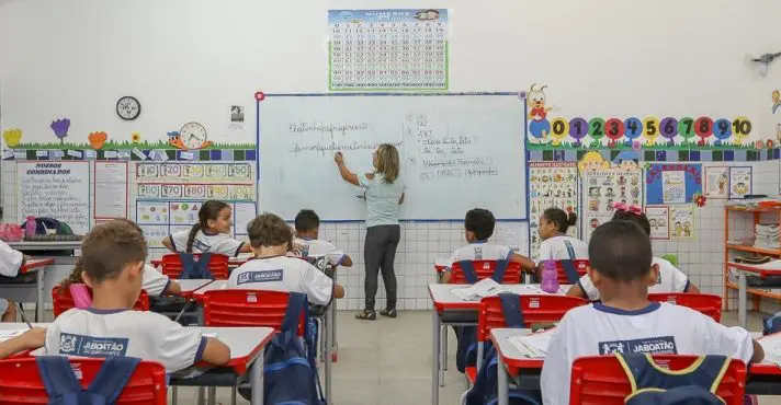 . Elas receberão até R$ 800 mensais por matrícula