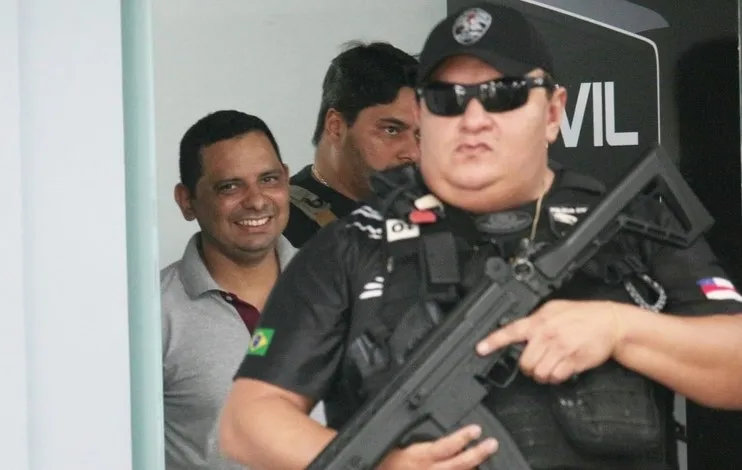 Sócio saiu da delegacia rindo