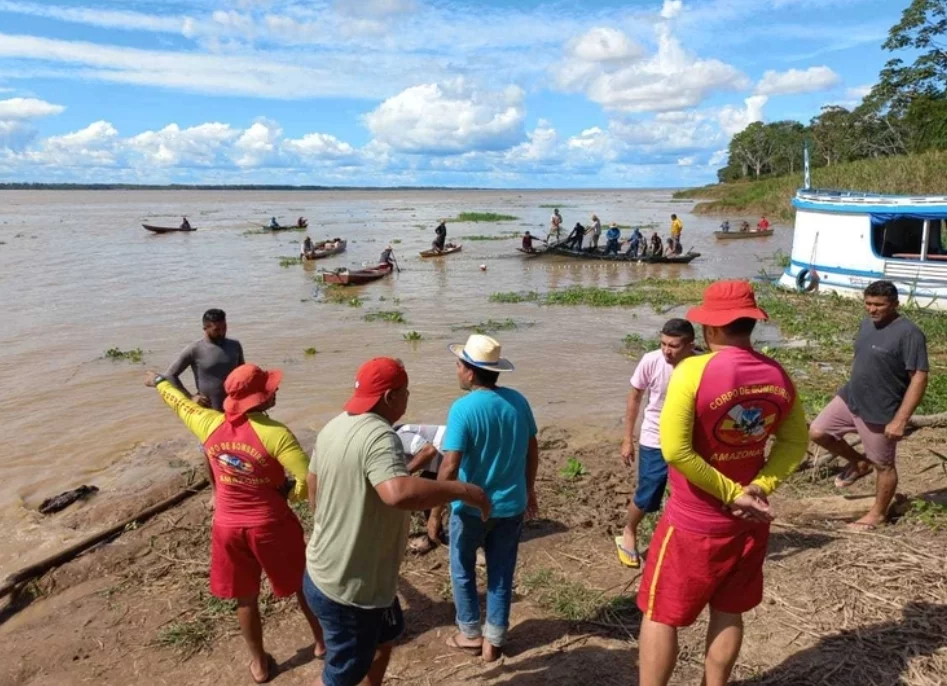 Jovem desaparece no Rio Amazonas e bombeiros realizam buscas em Parintins