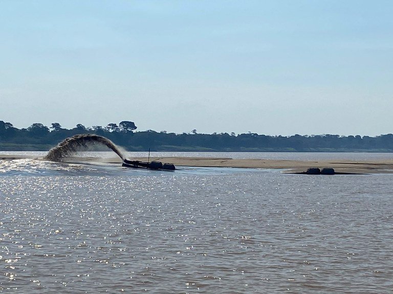 Dragagem no Rio Solimões, no Amazonas
