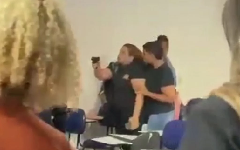 Briga em faculdade