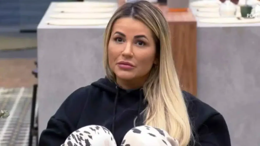 Deolane Bezerra