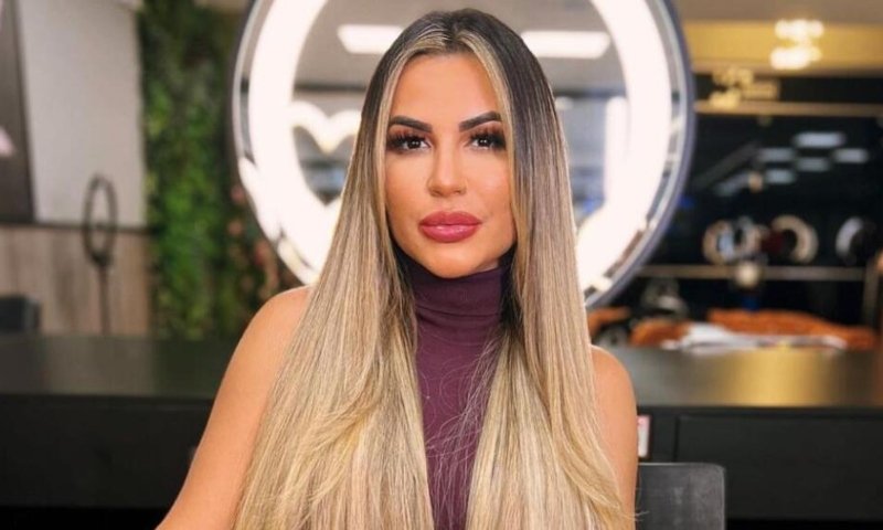 Deolane Bezerra