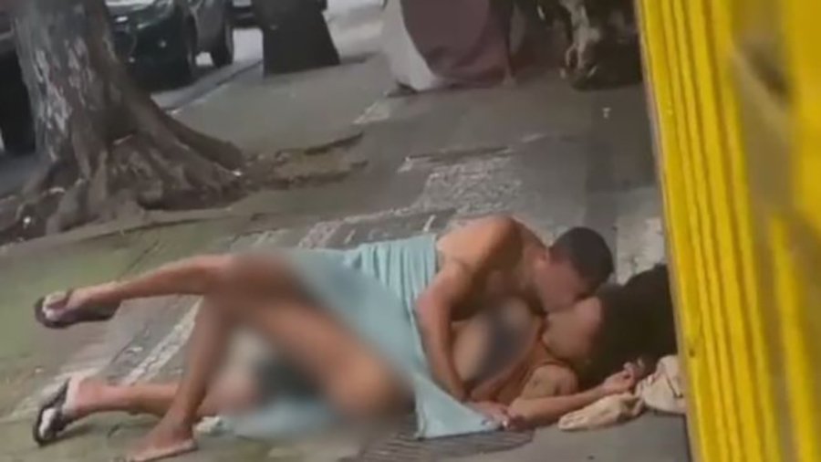 Casal é flagrado