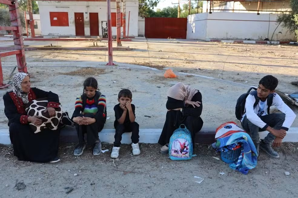 Israel bombardeia escola