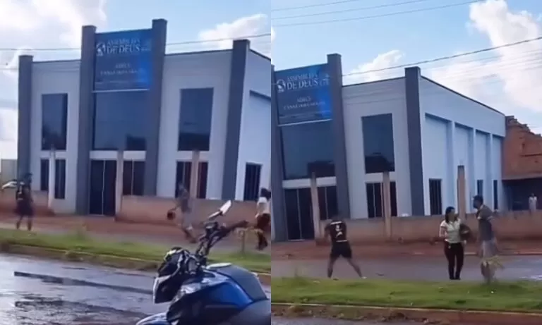 Na manhã deste domingo (11), um homem teve uma surpresa amarga ao tentar celebrar o Dia das Mães de forma especial. O caso ocorreu em Canaã dos Carajás, no Parã. Após sair mais cedo do trabalho, ele planejava surpreender a esposa com um almoço e um presente simbólico. No entanto, ao se aproximar de casa, testemunhou uma cena que jamais imaginaria: sua esposa estava aos beijos com outro homem em cima da motocicleta que ele havia dado a ela dois dias antes, em comemoração ao Dia das Mães. O casal, que tem um filho de 8 meses, vivia uma rotina aparentemente tranquila. A moto, uma Honda Bros, foi adquirida recentemente como presente para a esposa, simbolizando o carinho e a dedicação do marido. A cena flagrada, no entanto, revelou uma realidade dolorosa e inesperada. A reação do homem foi de profunda decepção e indignação. Testemunhas relatam que ele confrontou o casal imediatamente, questionando a esposa sobre o ocorrido. A mulher, visivelmente constrangida, tentou justificar a situação, mas o marido, abalado, preferiu se afastar e buscar apoio de familiares e amigos. Veja vídeo:
