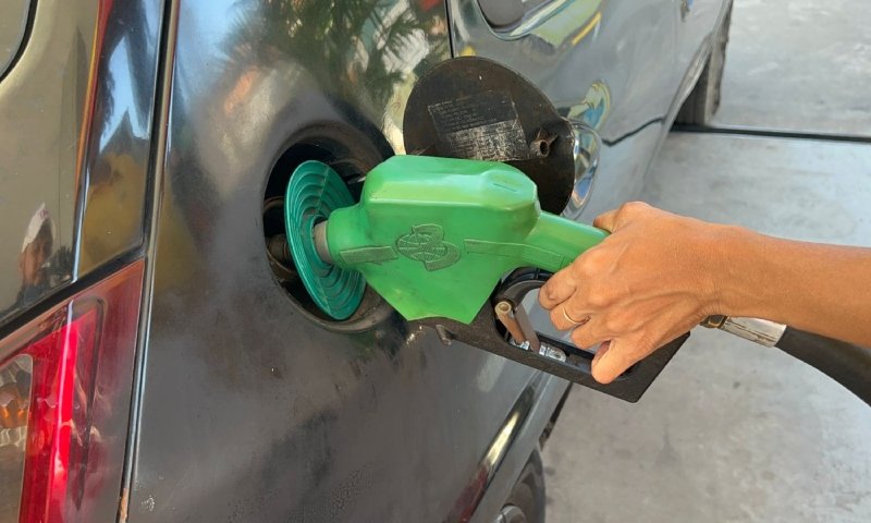 Gasolina tem leve redução