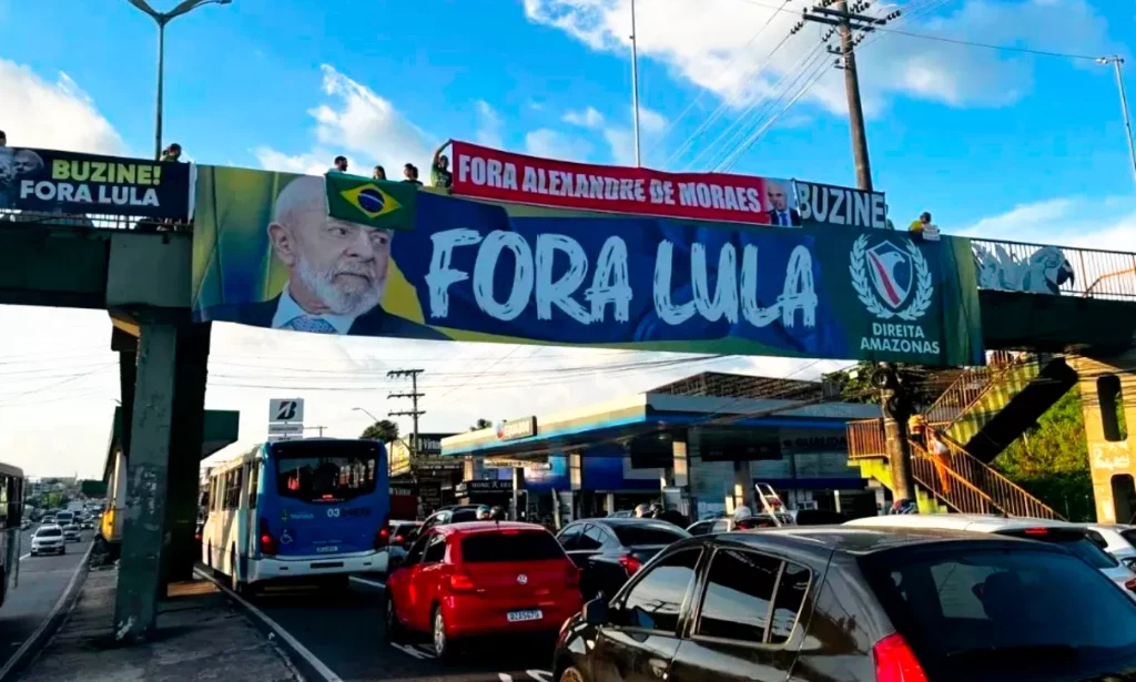 buzinaço contra Lula e Moraes em pontos de Manaus