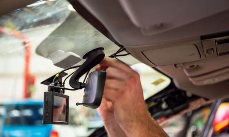 câmeras de segurança em carros de aplicativo
