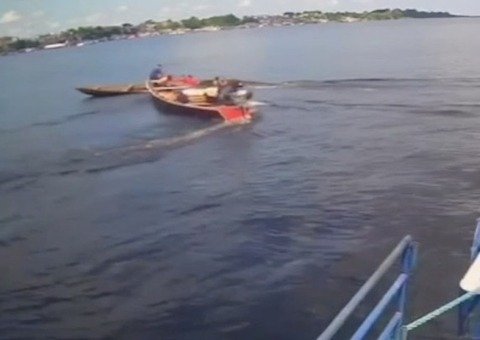 Canoas colidem no interior do Amazonas
