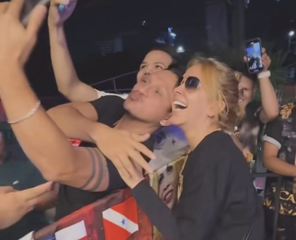Joelma chega no Aeroporto Eduardo Gomes