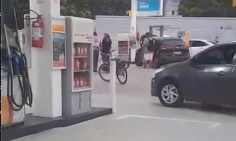 Motoqueiro e motorista
