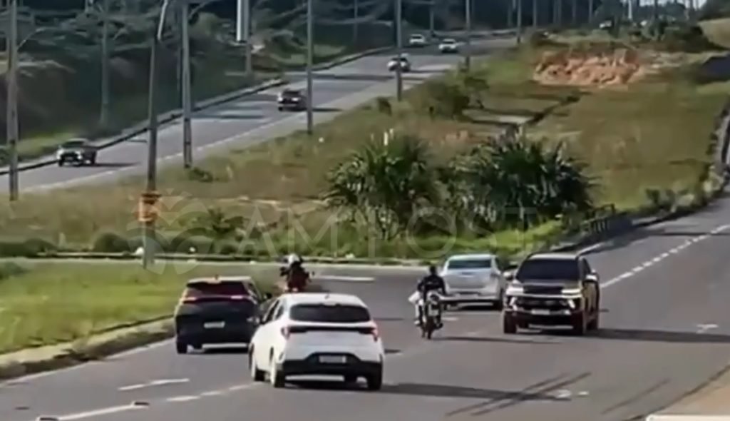Motorista é flagrado dirigindo na contramão