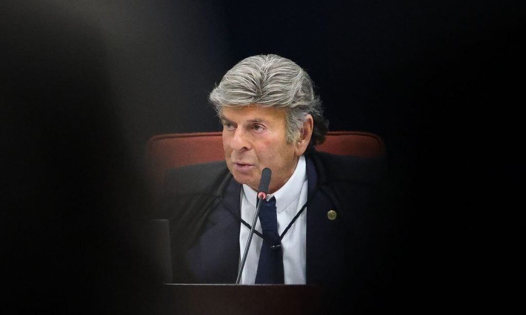 STF cancela sessão e adia estreia de Fux