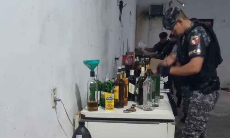 Laboratório clandestino de bebidas falsificadas